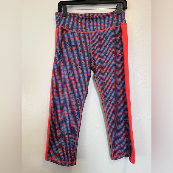 Puma Capri Cropped High Rise Leggings Geometric Pixel Print NWT - Picture 1 of 10